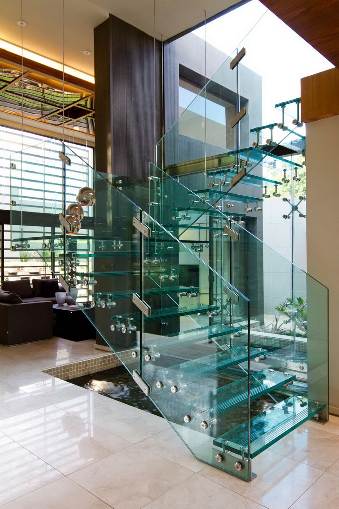 Лестница стекло